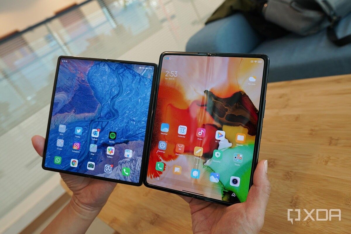 The Huawei Mate X2's screen (left) and the Mi Mix Fold's screen (right).