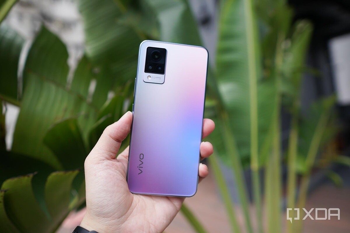 The Vivo V21 5G in gradient purple.