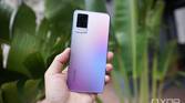 The Vivo V21 5G in gradient purple.