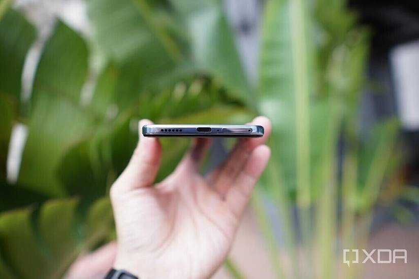The Vivo V21 5G has sides and bottoms that appear flat.