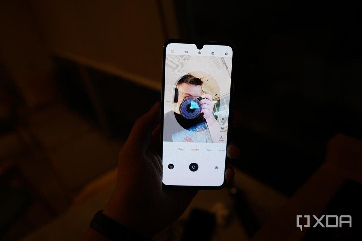 Vivo V21 