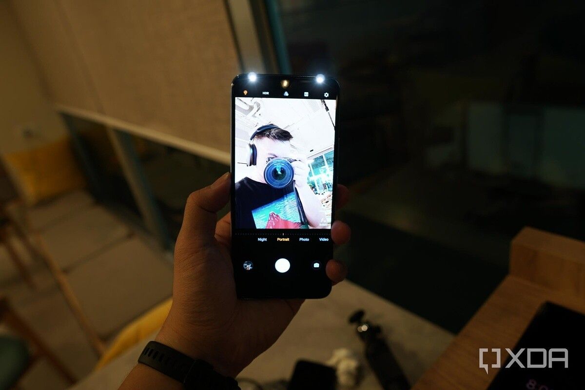 Vivo V21 dual flash.
