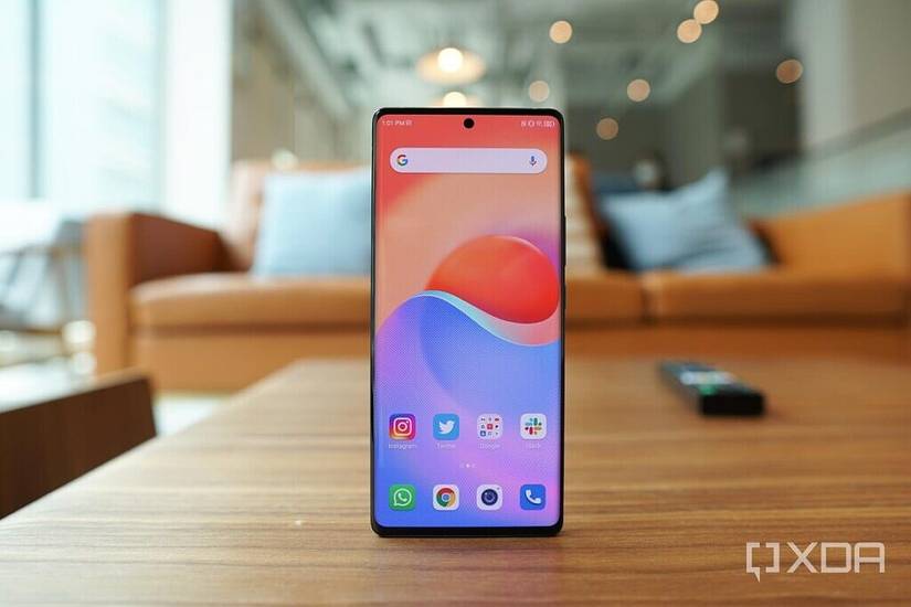 ZTE Axon Ultra's 6.7-inch 1080P OLED screen. 