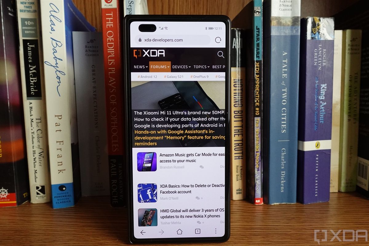 Huawei Mate X2 cover display