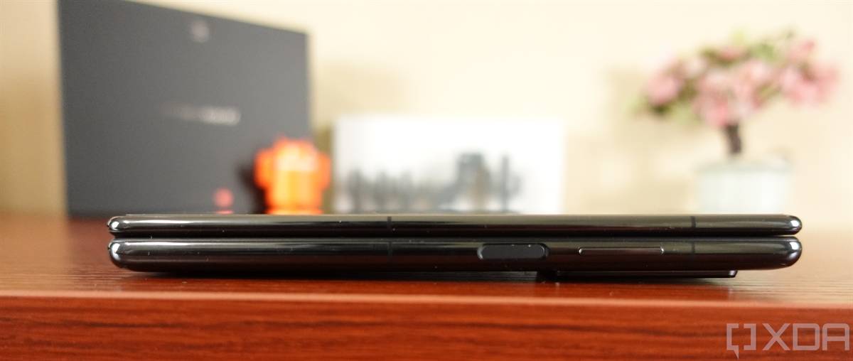 Huawei Mate X2 fingerprint scanner and power button