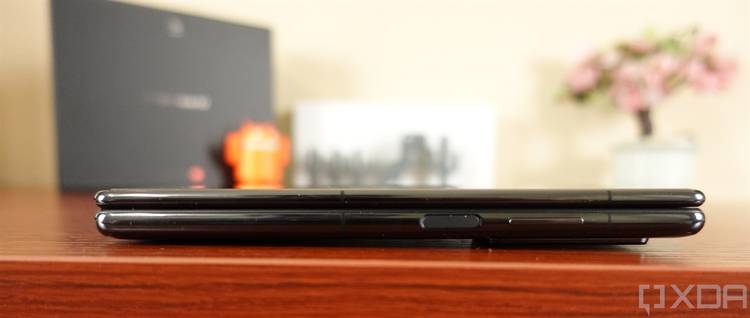 Huawei Mate X2 fingerprint scanner and power button