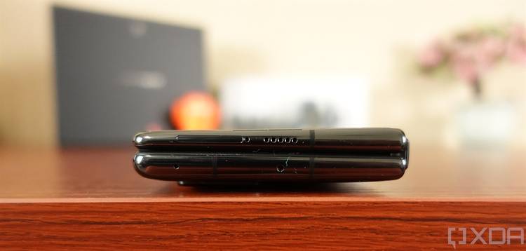 Huawei Mate X2 top