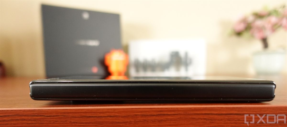 Huawei Mate X2 hinge