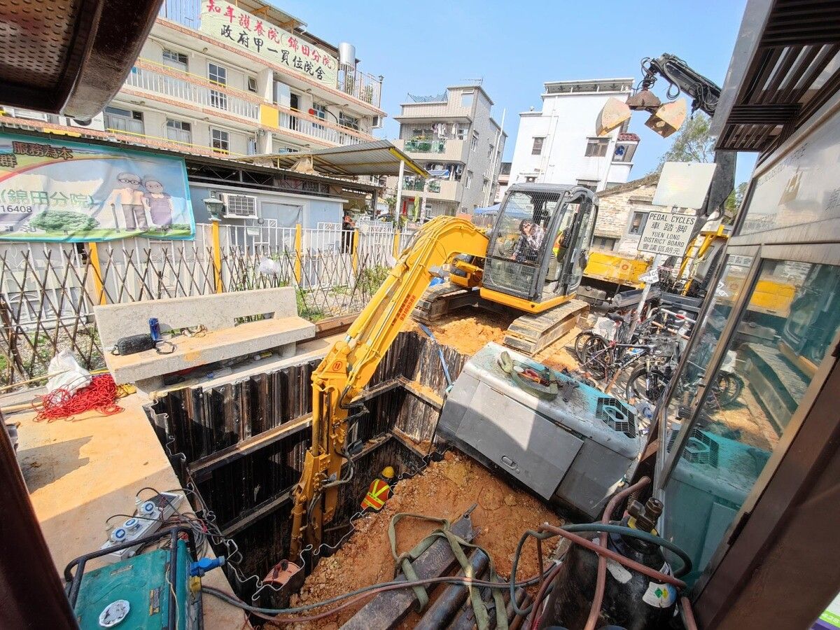Xiaomi Mi 11 Ultra ultra-wide angle photo of a bulldozer