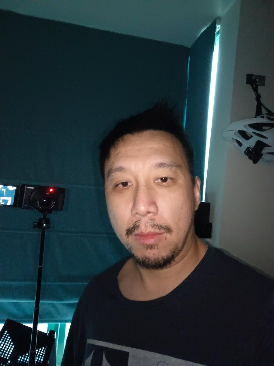 Vivo V21's double flash
