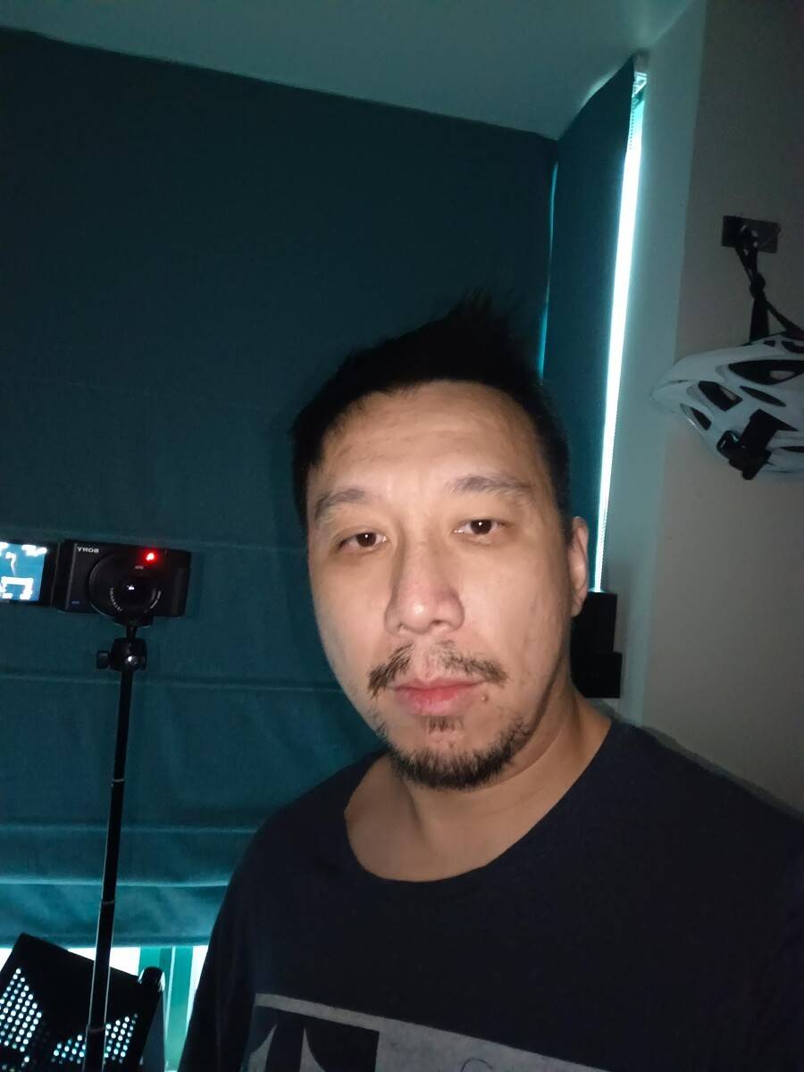 Vivo V21's double flash