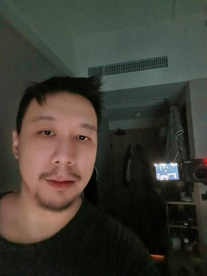 Vivo V21 night mode selfie.