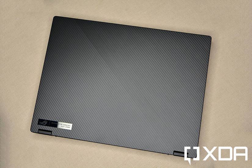 ASUS ROG FLow X13 textured lid