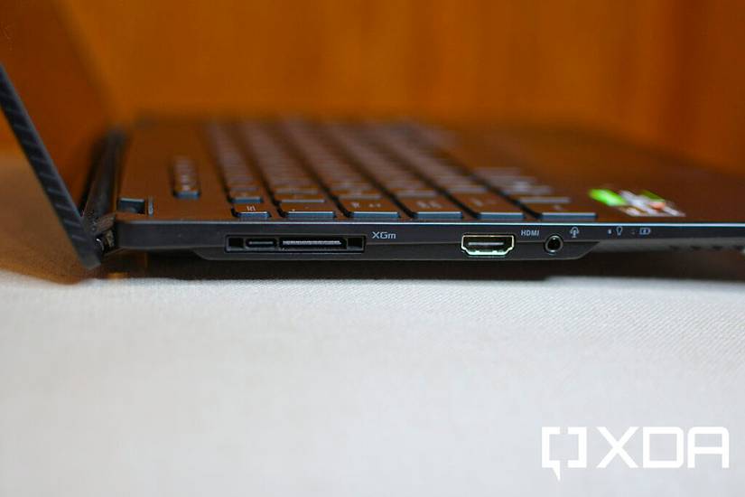 ASUS ROG Flow X13 left side ports