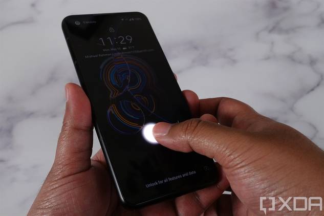 Under-display fingerprint scanner on the ASUS ZenFone 8