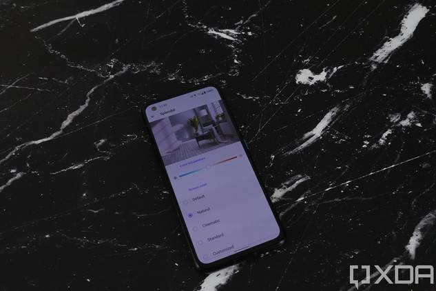 Display settings on the ASUS ZenFone 8