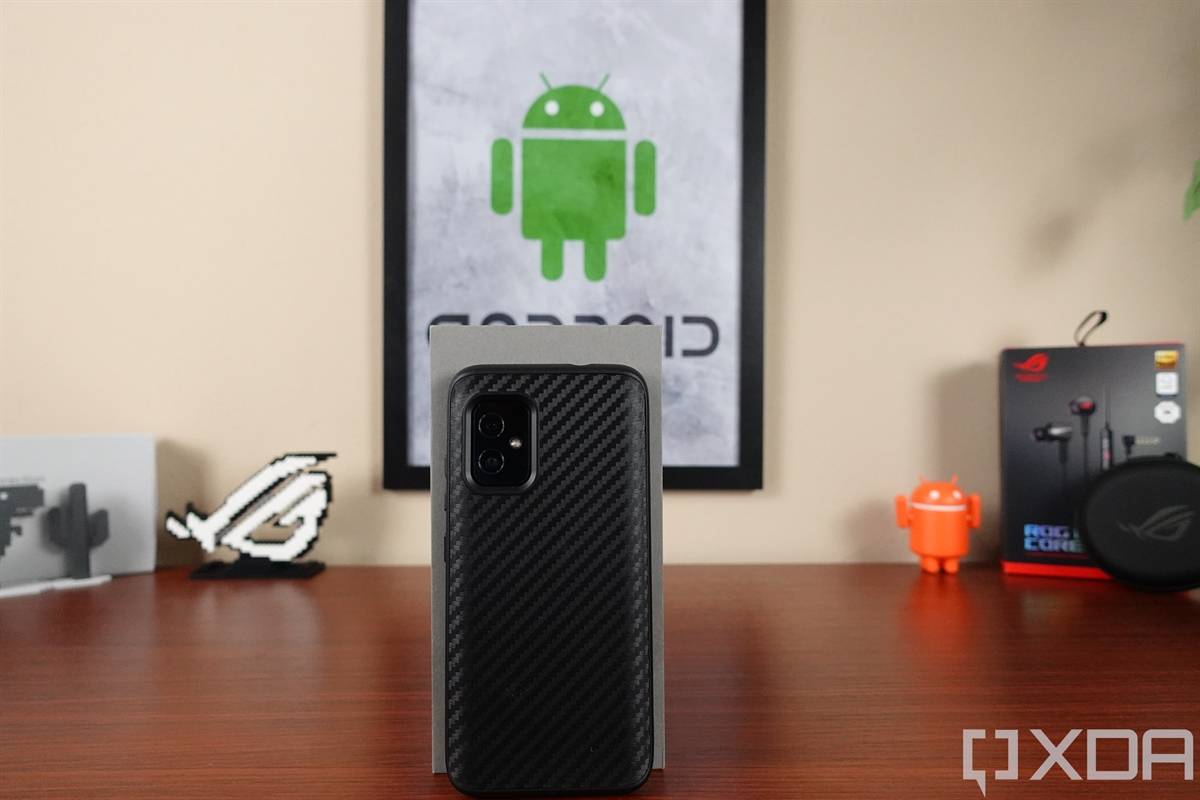 ASUS ZenFone 8 in the RhinoShield SolidSuit case (rear view)