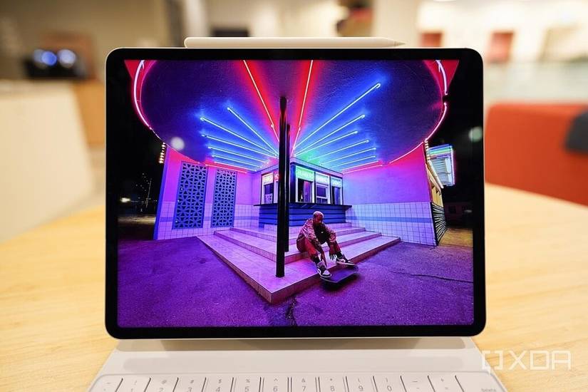 The iPad Pro 2021's Liquid XDR display. 