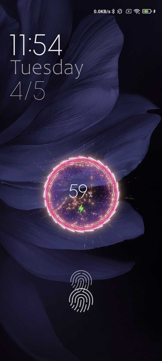 Custom charging screen with animated circle and charging indicator in the center