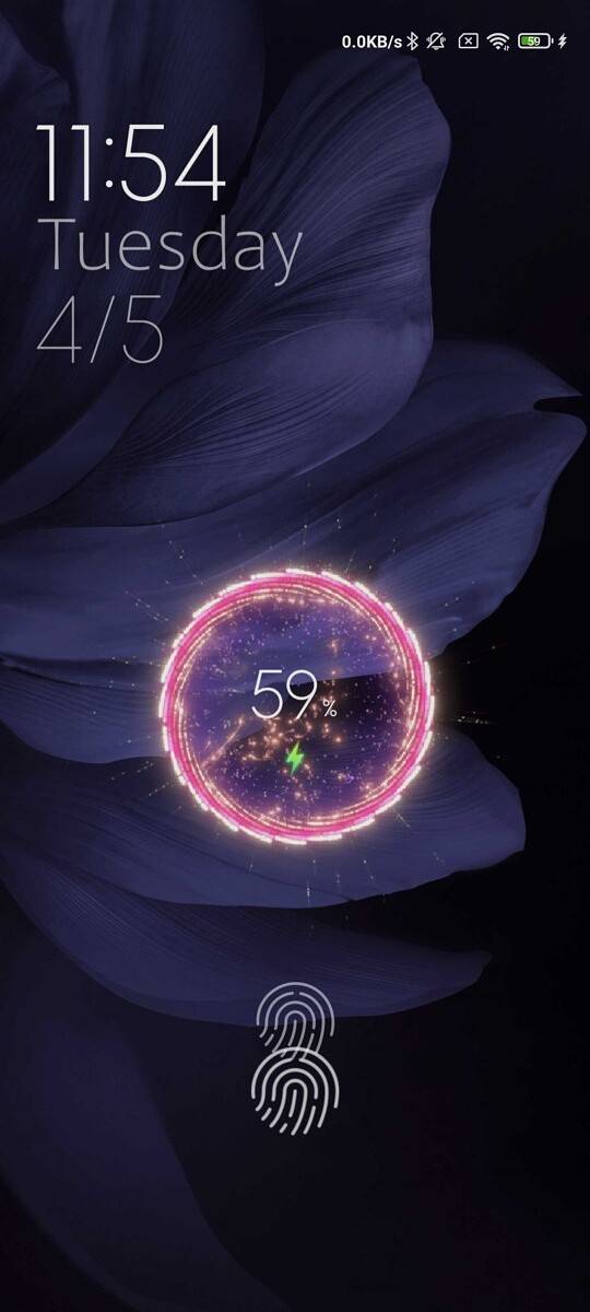 Custom charging screen with animated circle and charging indicator in the center