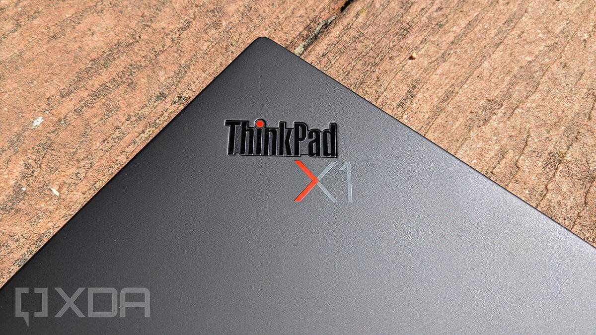 ThinkPad X1 logo on X1 Carbon Gen 9
