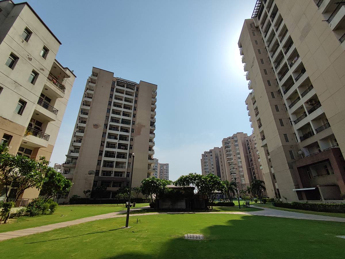 buildings in part photographed using Xiaomi MI 11X ultra wide angle
