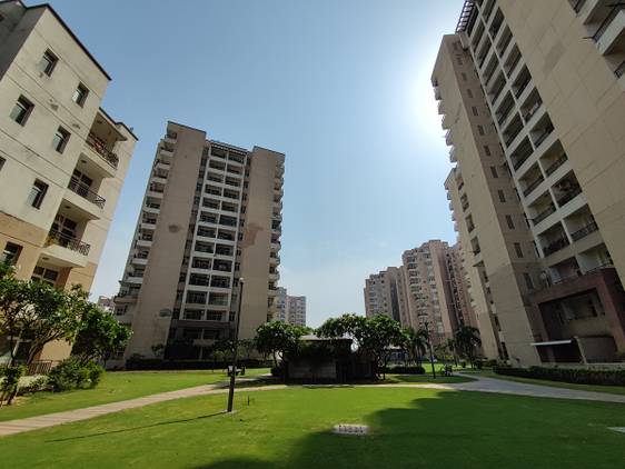 buildings in part photographed using Xiaomi MI 11X ultra wide angle