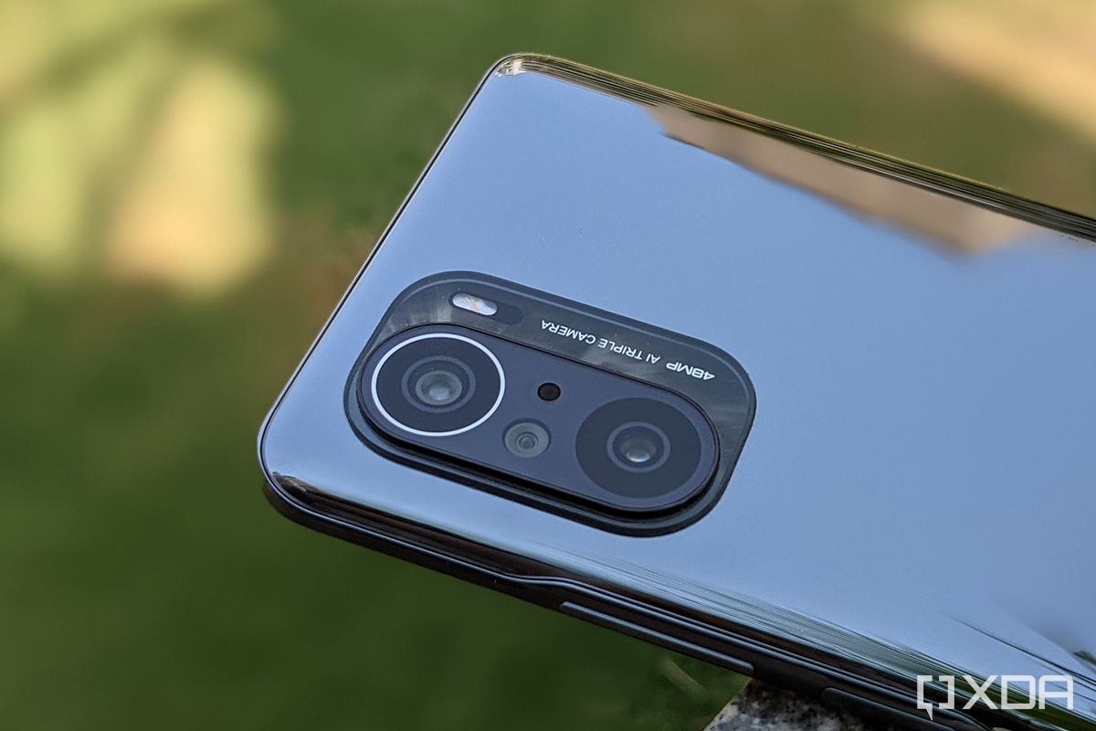 The Mi 11X has a flagship chip, an AMOLED display, a 48MP camera setup, and a 4520mAh battery that lasts all day. This is more like a one size fits all kind of a device.