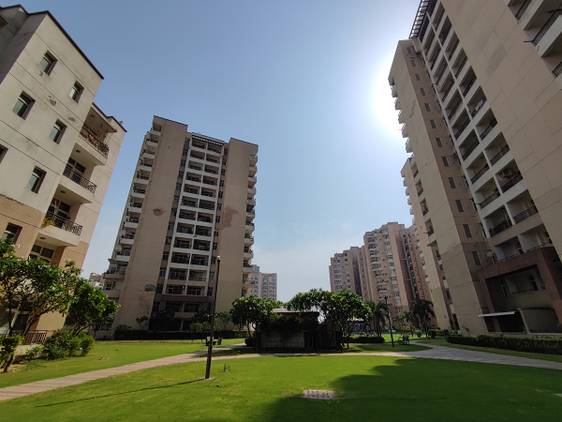 buildings in part photographed using Xiaomi Mi 11X Pro Ultrawide angle