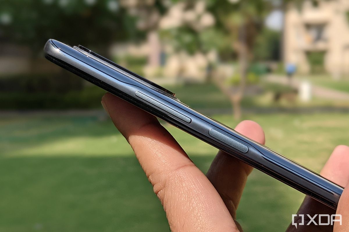 Xiaomi Mi 11X Pro review side fingerprint scanner