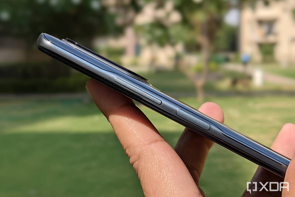 Xiaomi Mi 11X Pro review side fingerprint scanner