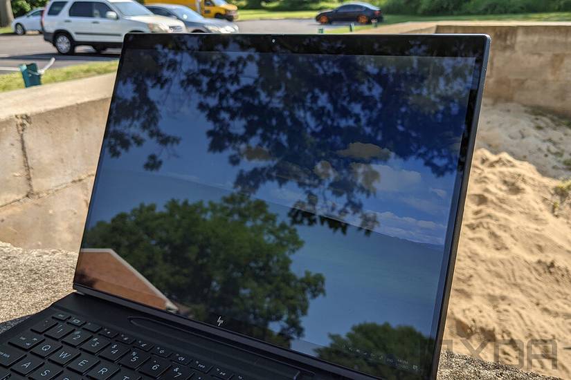 HP Elite Folio display angled view