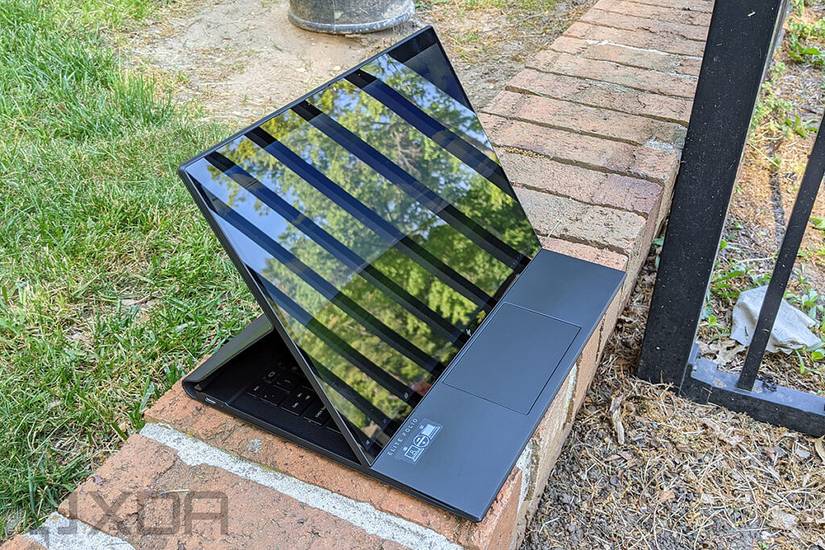 HP Elite Folio in folio orientation