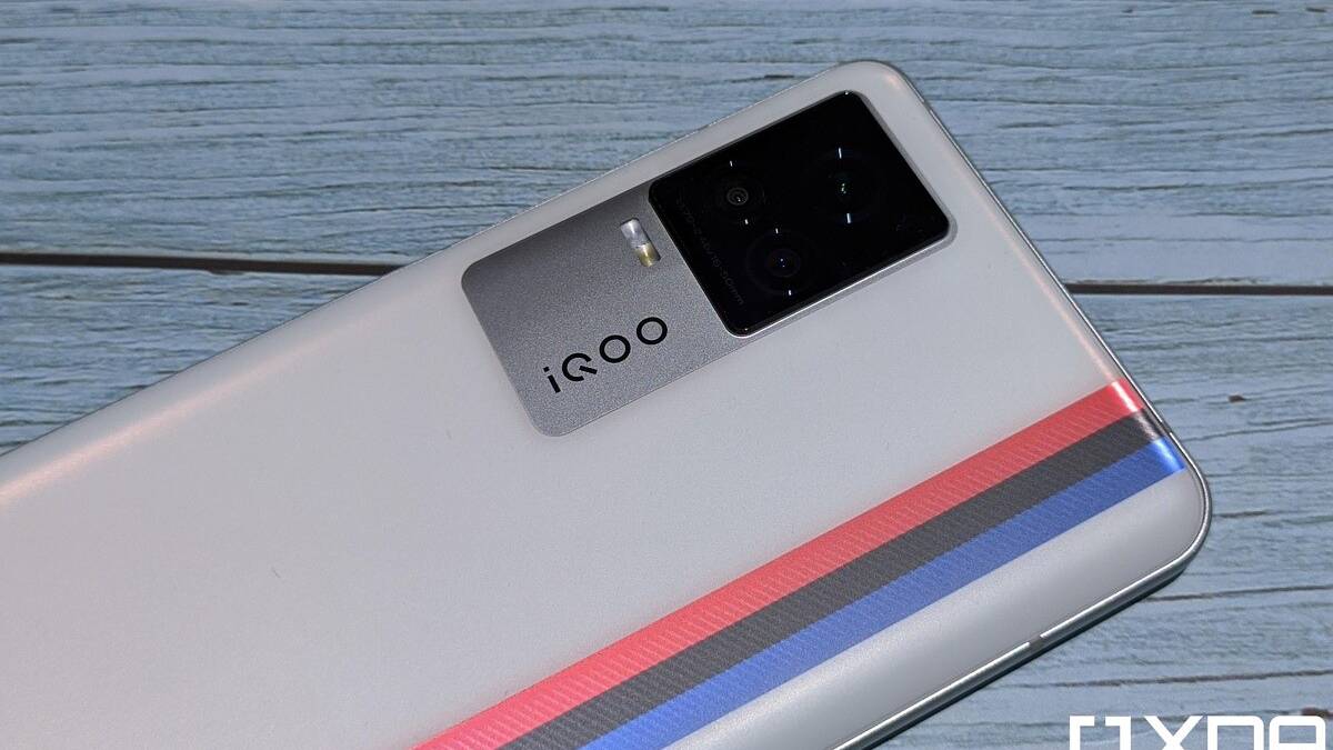 iQOO 7 Legend's triple camera setup