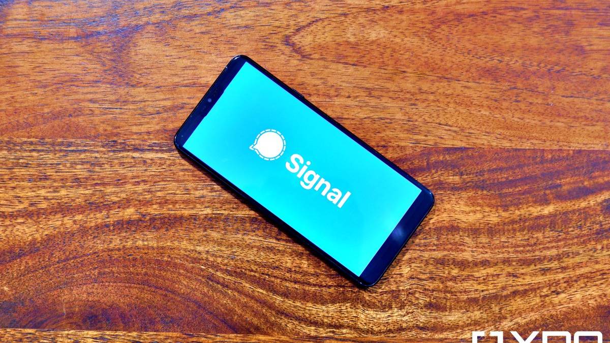 Signal is furious at Microsoft and has decided to block Recall by default