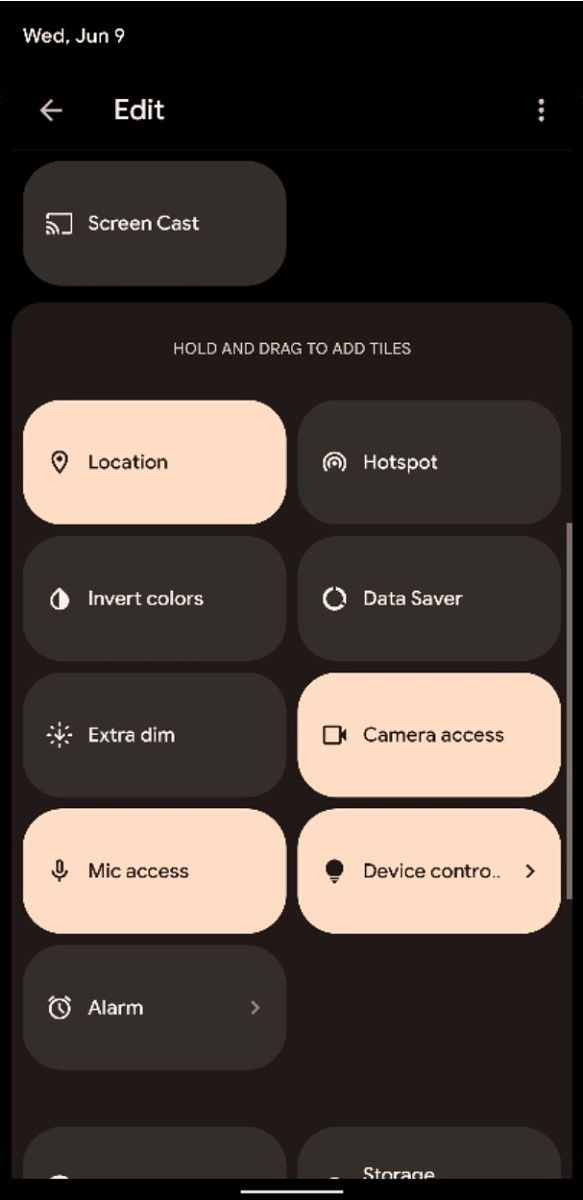 Quick Settings tiles for camera and microphone access in Android 12