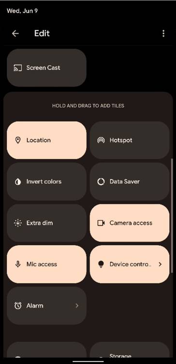 Quick Settings tiles for camera and microphone access in Android 12