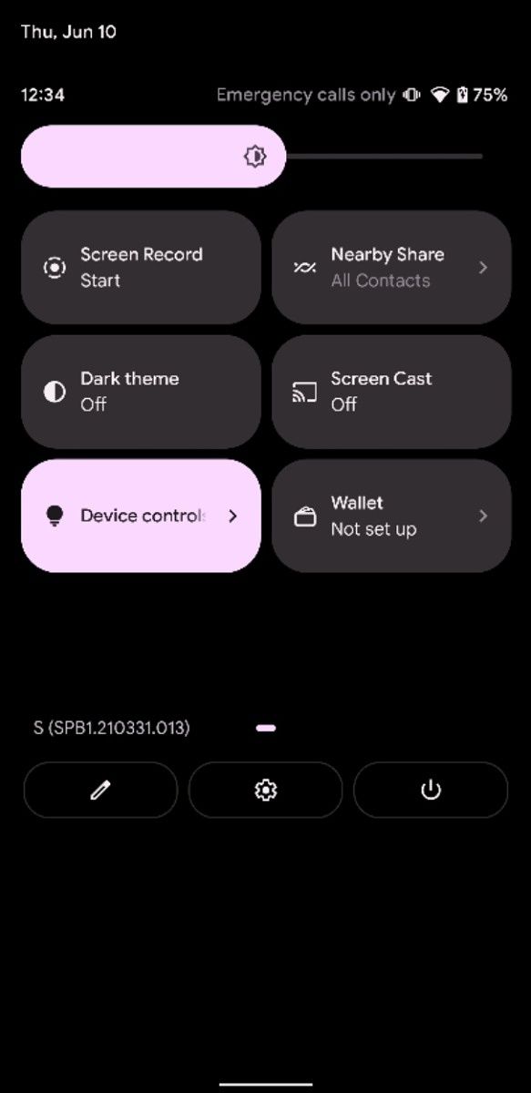 Quick Settings tiles for Device Controls and Quick Access Wallet in Android 12 Beta 2