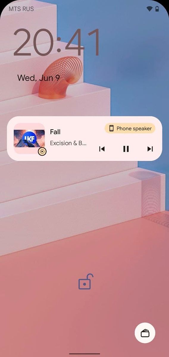 Quick Access Wallet shortcut on the lockscreen in Android 12 Beta 2