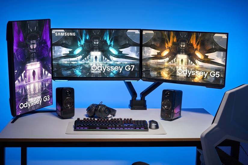 Odyssey monitors in a triple-monitor gaming setup