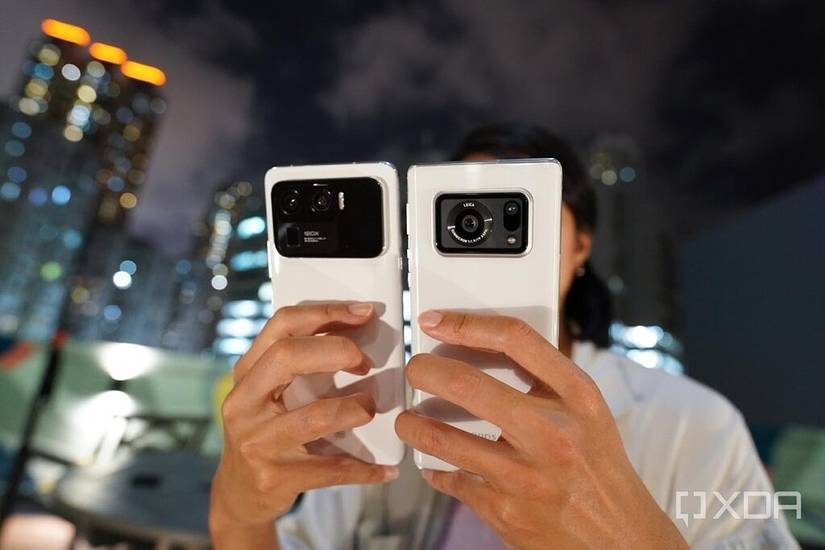 The Xiaomi Mi 11 Ultra (left) and the Sharp Aquos R6. 