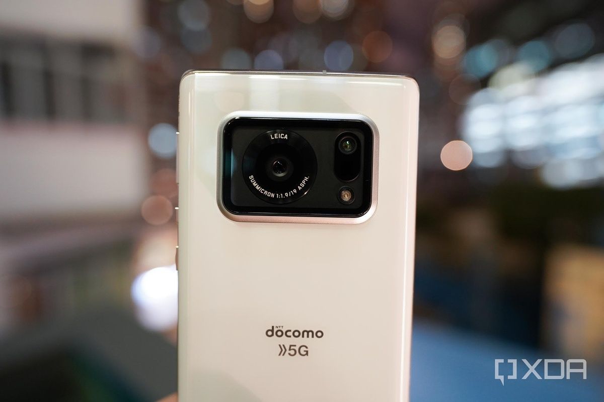 How does the Sharp Aquos R6's 1-inch camera sensor stack up