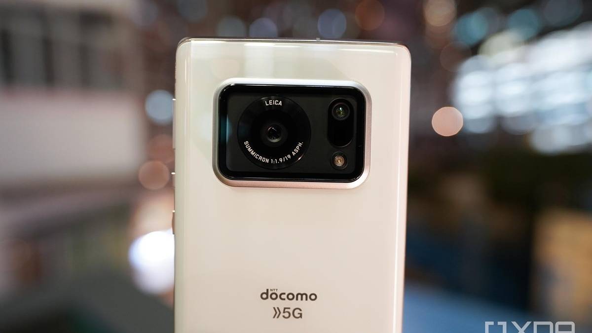 The Sharp Aquos R6's 1-inch, Leica-branded camera.