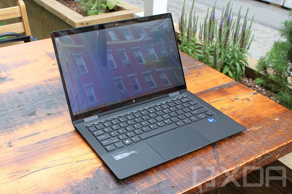 HP Elite Dragonfly Max Review: A phenomenal business convertible