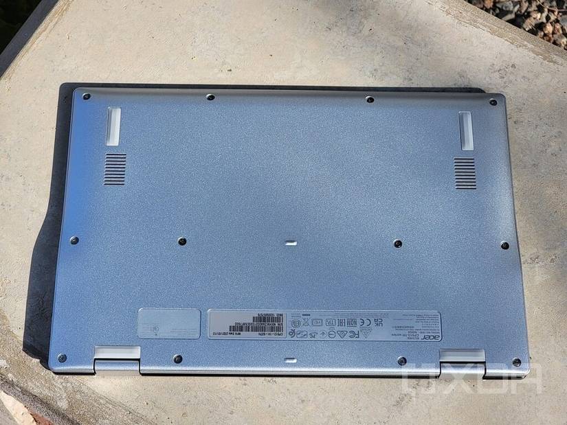 Acer Spin 513 plastic bottom