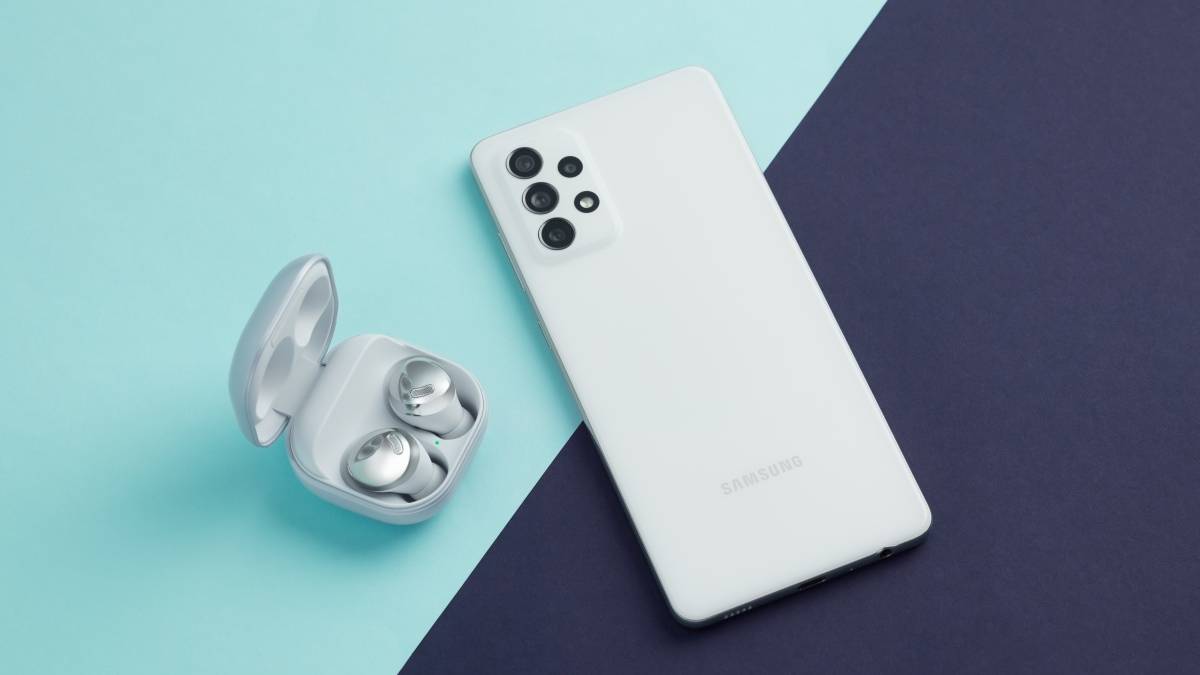 Galaxy S21 wireless earbuds