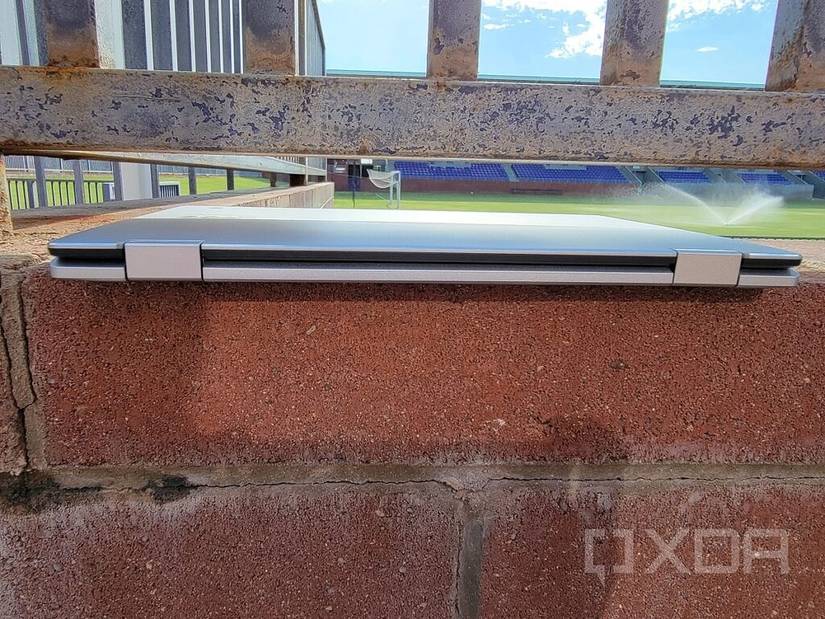 Acer Spin 513 hinge view