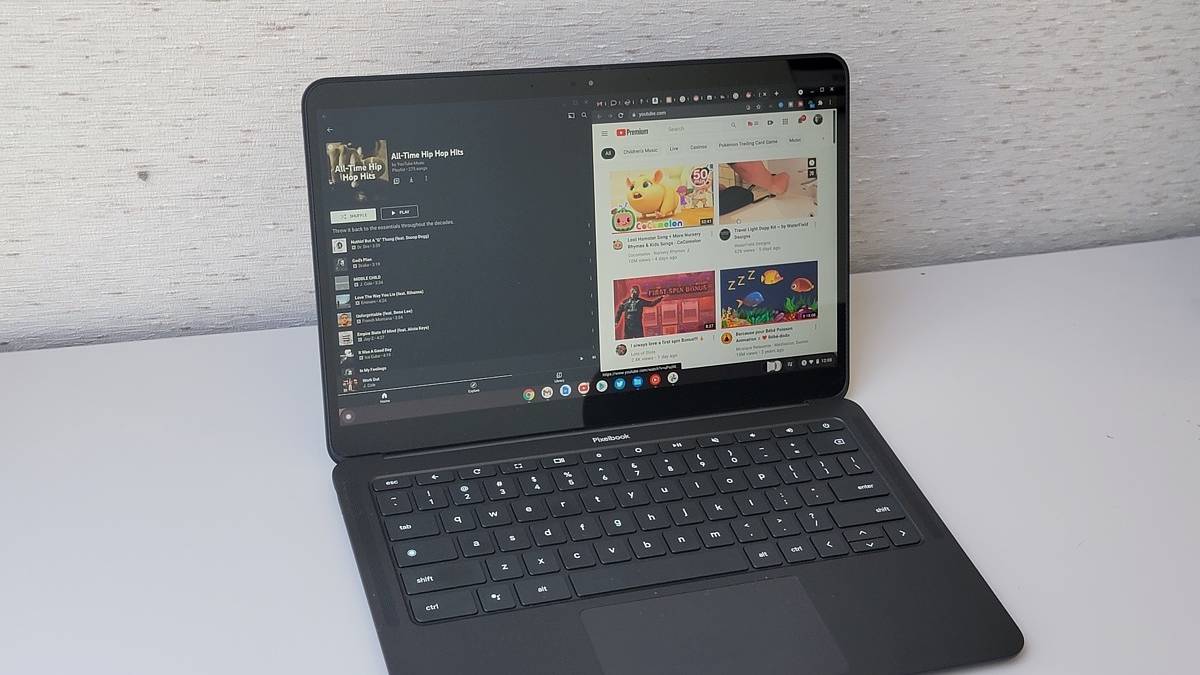 Pixelbook in split screen mode
