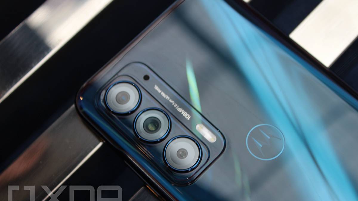 Motorola Edge camera with three lenses