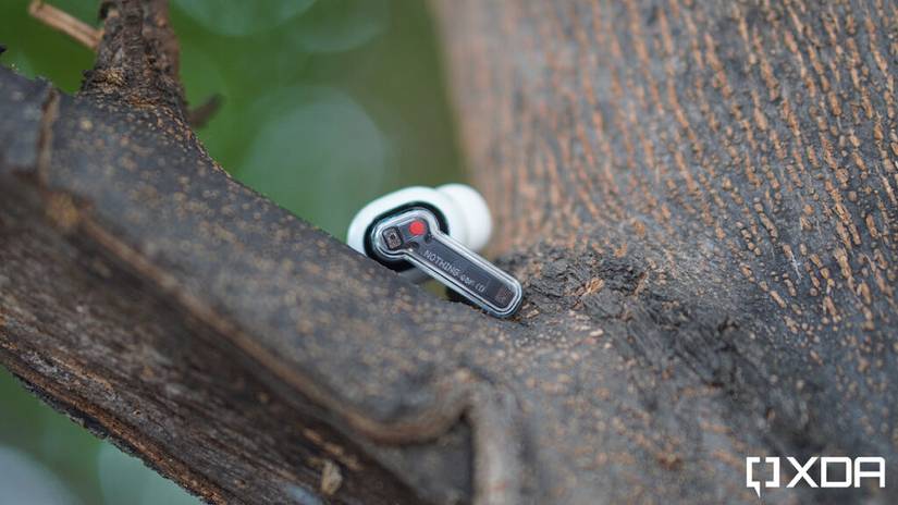 Nothing ear (1) earbud
